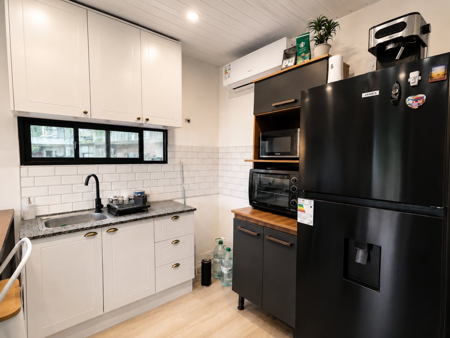 Cocina con revestimiento subway
