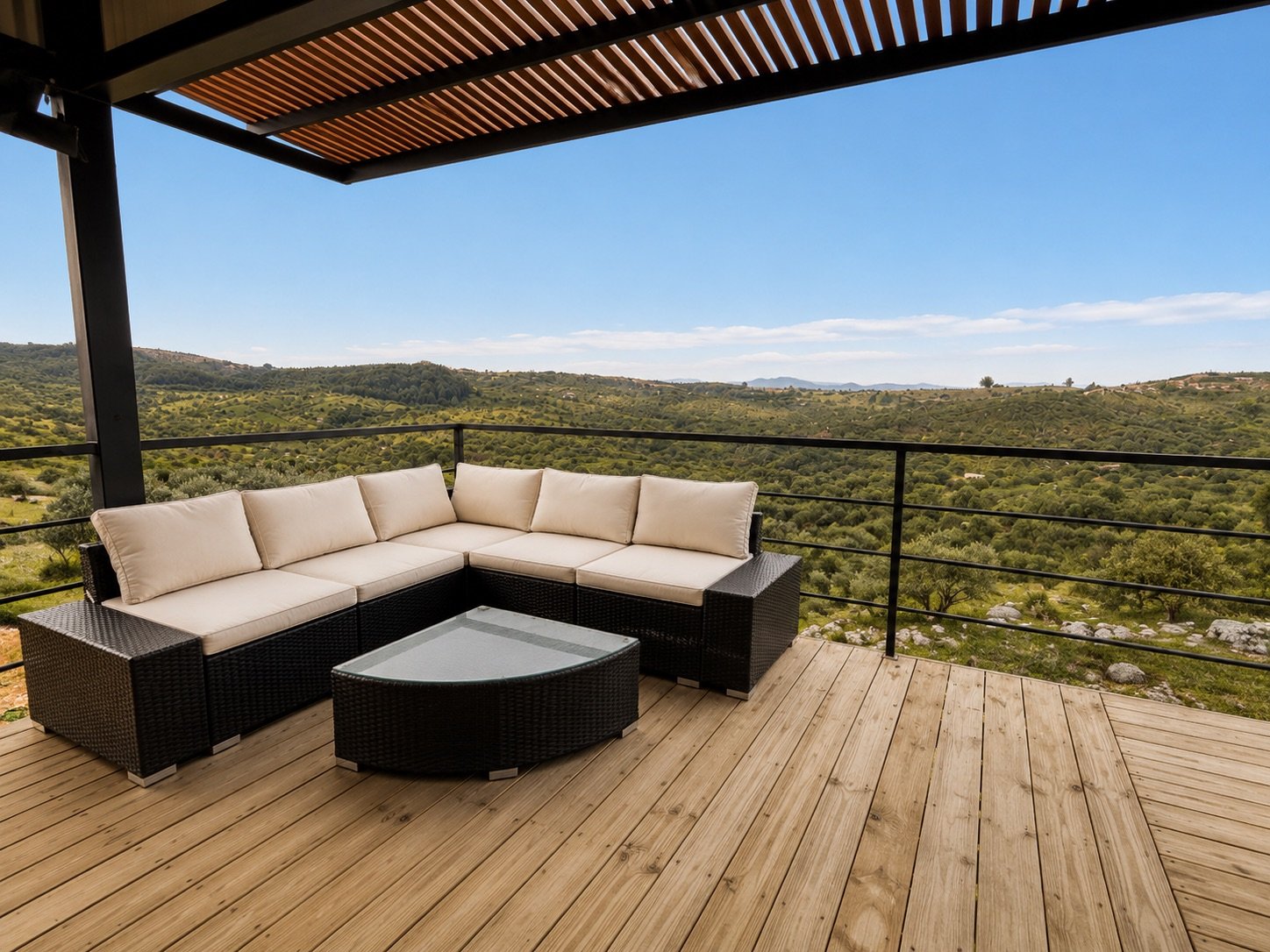 Deck con pérgola de madera y sillones frente a las lomadas